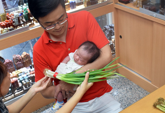 蕭寶寶(台中北區嬰兒寶寶滿月剃頭理髮、免費嬰兒剃胎毛儀式吉祥話)。中國風會場，爸媽寶貝免費穿「日中韓」古裝禮服。專業拍照、DVD光碟、證書。★購買「臍帶章、肚臍章、胎毛筆刷印章」贈送：剃頭、收涎、抓周，三選一。 2015.09.25 照片11